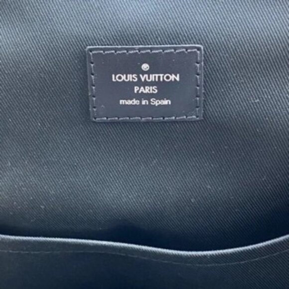 Authentic Louis Vuitton Avenue Damier Graphite Sling Bag - Picture 3 of 8